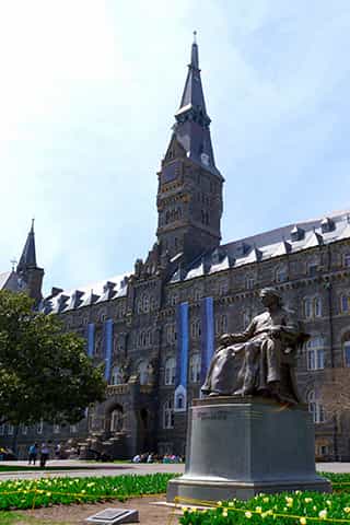 John_Carroll_Statue_by _Georgetown_University320x480_Q50