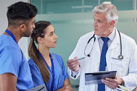 Medical_Students_On_Hospital_Rounds_With_Senior_Doctor_480x320_Q50